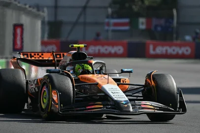 McLaren's British driver Lando Norris races in the lead during the Mexico City Formula One Grand Prix at the Hermanos Rodriguez racetrack in Mexico City on October 26, 2025. (Photo by Yuri CORTEZ / AFP)Editoria: SPOLocal: Mexico CityIndexador: YURI CORTEZSecao: motor racingFonte: AFPFotógrafo: STF<!-- NICAID(16154355) -->