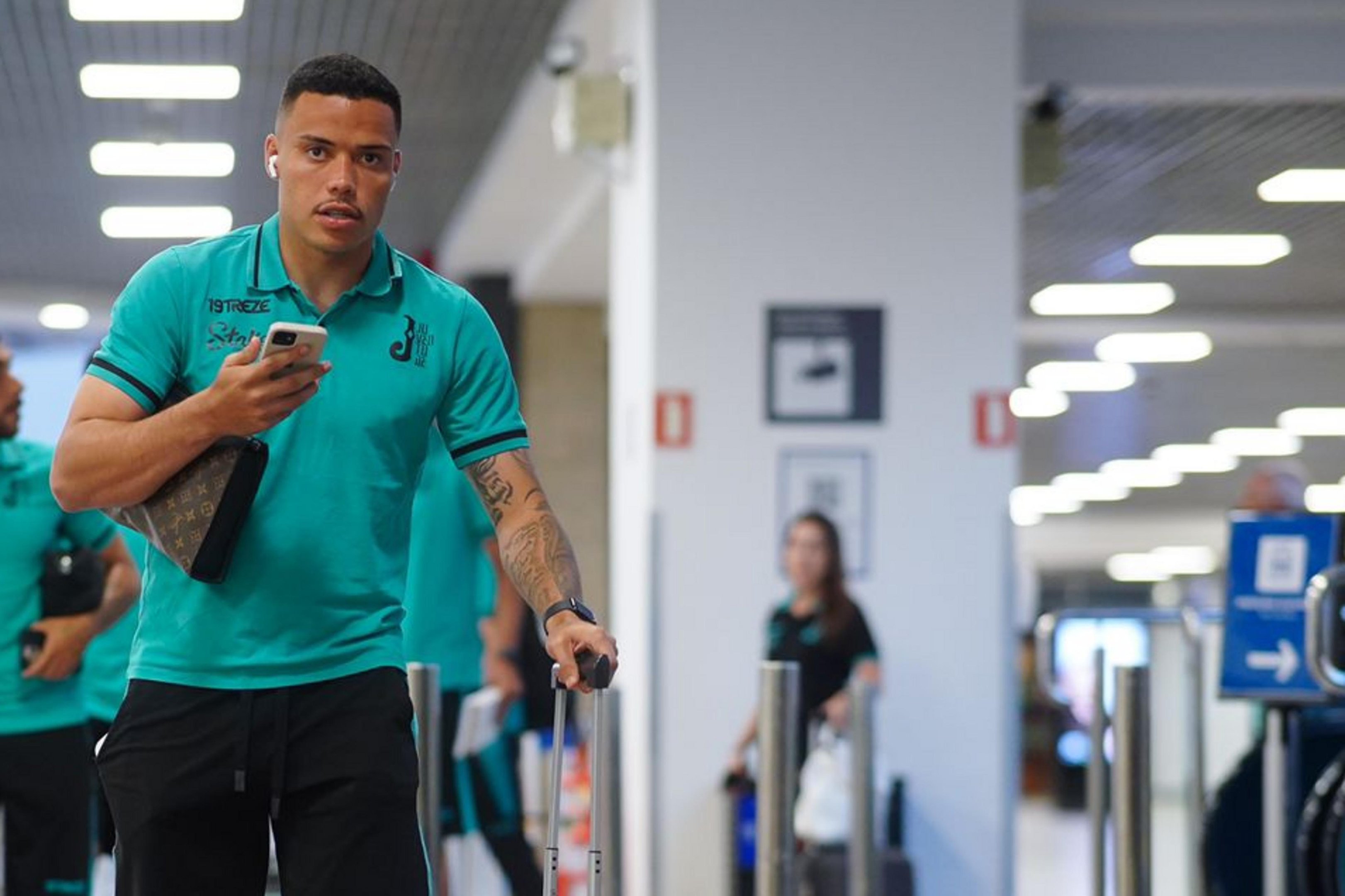 Grêmio assina pré-contrato com Mandaca, do Juventude