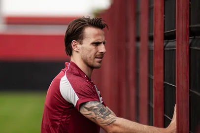 Bressan zagueiro<!-- NICAID(16268116) -->