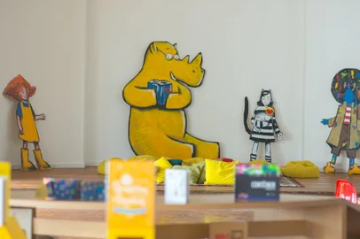 Instituto de Leitura Quindim participa de campanha da Sedac em prol dos atingidos pelas enchentes no Estado Proposta é ajudar na reconstrução dos acervos de livros para a recuperação das bibliotecas e fortalecer a cultura nos municípios afetados no Rio Grande do Sul <!-- NICAID(15548981) -->