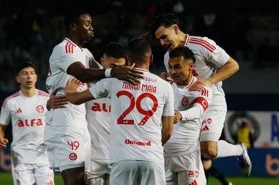 RED BULL BRAGANTINO X INTERNACIONALSP - BRASILEIRÃO/RED BULL BRAGANTINO X INTERNACIONAL - ESPORTES - Alan Patrick (D), do Internacional, comemora após marcar gol na partida entre Red Bull Bragantino e Internacional   válida pela 19ª rodada do Campeonato Brasileiro 2025, no estádio Cicero de Souza Marques, em Bragança Paulista,   neste sábado (9).   09/08/2025 - Foto: LUIS MOURA/WPP/ESTADÃO CONTEÚDOEditoria: ESPORTESLocal: BRAGANÇA PAULISTAIndexador: LUIS MOURASecao: FUTEBOLFotógrafo: WPP<!-- NICAID(16098272) -->