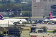 Avião da Latam, com destino a Montevidéu, anuncia pane e faz pouso de urgência no aeroporto Salgado Filho