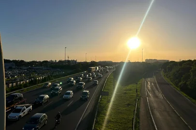 Como está o trânsito nas rodovias do RS nesta véspera de feriadão; siga ao vivo<!-- NICAID(16170945) -->