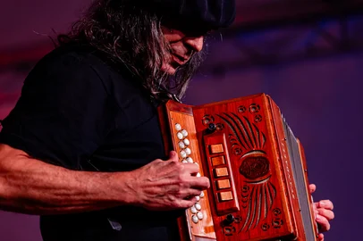 Natal com tradição gaúcha: Cais Embarcadero recebe Renato Borghetti Trio e Fábrica de Gaiteiros. Show especial e gratuito une a magia natalina à tradição do acordeão no dia 20 de dezembro de 2025.<!-- NICAID(16189581) -->