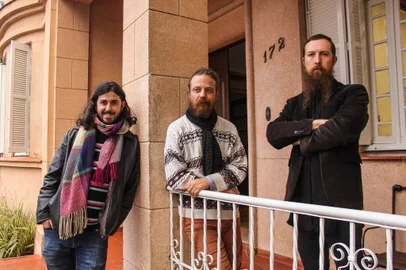 Instrumental Minuano Trio, de Farroupilha. O grupo integra o Coletivo Autoria, de banda e artistas autorais da cidada.<!-- NICAID(15129952) -->