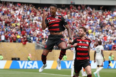 Flamengo's Brazilian forward #27 Bruno Henrique (L) celebrates next to teammate Brazilian defender #04 Leo Pereira after scoring his team's first goal during the FIFA Club World Cup 2025 Group D football match between Brazil's CR Flamengo and England's Chelsea at the Lincoln Financial Field stadium in Philadelphia on June 20, 2025. (Photo by FRANCK FIFE / AFP)<!-- NICAID(16064361) -->
