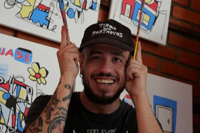 Será de um artista de Santa Maria a identidade visual do STU National, o Circuito Brasileiro de Skate. O evento começa na próxima sexta-feira (20), na pista da Orla do Guaíba, em Porto Alegre.Polin Moreira, 37 anos, graduado em Artes Visuais com licenciatura em Desenho e Plástica pela Universidade Federal de Santa Maria (UFSM).<!-- NICAID(16245329) -->