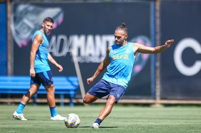 RS - FUTEBOL/ TREINO GREMIO 2025 - ESPORTES - Goleiro Tiago Volpi concede entrevista coletiva apÃ³s o treino da manha desta quarta-feira, no CT Luiz Carvalho, na preparaÃ§Ã£o para a partida valida pelo Campeonato Gaucho 2025. Na foto, Braithwaite. FOTO: LUCAS UEBEL/GREMIO FBPA<!-- NICAID(15989202) -->