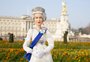 Rainha Elizabeth II completa 96 anos e ganha boneca Barbie com seus traços