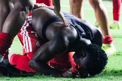 PARTIDA ENTRE SANTOS X INTERNACIONAL, VÁLIDA PELA 7ª RODADA DO CAMPEONATO BRASILEIRO 2026, REALIZADA NO ESTÁDIO VILA BELMIRO, EM SANTOS, NESTA QUARTA-FEIRA (18).SP - CAMPEONATO BRASILEIRO/SANTOS x INTERNACIONAL - ESPORTES - Gol do Carbonero durante partida entre Santos x Internacional, válida pela 7ª rodada do Campeonato Brasileiro 2026, realizada no Estádio Vila Belmiro, em Santos, nesta quarta-feira (18). 18/03/2026 - Foto: THAISA GIGO/AGÊNCIA O DIA/AGÊNCIA O DIA/ESTADÃO CONTEÚDOEditoria: ESPORTESLocal: SANTOSIndexador: THAISA GIGOSecao: SOCCERFonte: Agência O DiaFotógrafo: AGÊNCIA O DIA<!-- NICAID(16248271) -->