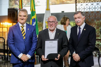 Sessão de posse dos novos vereadores e prefeito de Caxias Do Sul. (Neimar De Cesero/Agência RBS)Indexador: Neimar De Cesero<!-- NICAID(15945740) -->