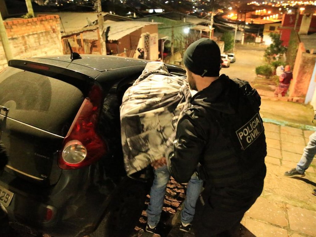 Polícia prende integrantes de quadrilha suspeitos de terem roubado carro  sob posse do vice-prefeito de Olinda