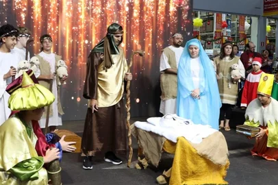 Cantata Natalina leva brinquedos e esperança em show solidário para atingidos da enchente em Canoas<!-- NICAID(15936715) -->