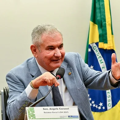 Angelo Coronel afirmou que ainda precisa de informações, referindo-se ao pacote fiscal do governo votado na Câmara e no Senado nesta quinta.