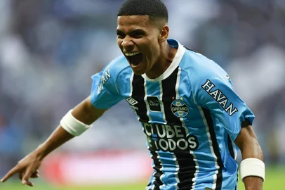 PORTO ALEGRE, RS, BRASIL, 01-03-2026: GreNal 450. Grêmio e Internacional se enfrentam na Arena pela jogo do ida da final do Gauchão de Futebol 2026. Fotos: Jefferson Botega/Agencia RBSIndexador: jeff botega<!-- NICAID(16235934) -->