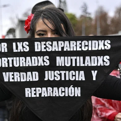 A woman participates in a march commemorating the murder of 119 leftist militants victims of the so-called "Operation Colombo" at the hands of security organizations of Augusto Pinochet's dictatorship (1973-1990) in Santiago, on July 22, 2023. (Photo by MARTIN BERNETTI / AFP)<!-- NICAID(15489951) -->