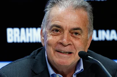 Duda Fortes / Agencia RBS PORTO ALEGRE, RS, BRASIL, 10-12-2025: Apresentação do novo CEO e dos integrantes do departamento de futebol do Grêmio. Da e/d: Rafael Lima, diretor de futebol ; Luiz Felipe Escolari, coordenador técnico de futebol; Alex Leitão, CEO do Grêmio; Odorico Roman, presidente; Antônio Dutra Júnior, vice-presidente de futebol; Paulo Pelaipe, executivo de futebol. Fotos: Duda Fortes/Agencia RBS<!-- NICAID(16184068) -->