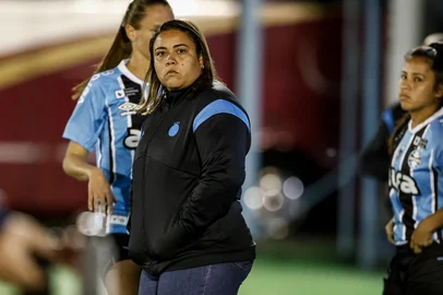 Novo Hamburgo, RS, Brasil, 28/04/2025: GRENAL Feminino, pelo Brasileirão 2025. Grêmio x Internacional. Thaissan Passos, técnica gremista. Fotos: Duda Fortes/Agencia RBSIndexador: Andre Avila<!-- NICAID(16026216) -->