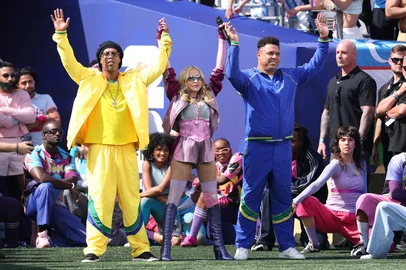 EAST RUTHERFORD, NEW JERSEY - JULY 19: Ronaldinho, Madonna and Ronaldo perform during the Topps Final Halftime Show in the FIFA World Cup 2026 Final match between Spain and Argentina at New York New Jersey Stadium on July 19, 2026 in East Rutherford, New Jersey.   Carl Recine/Getty Images/AFP (Photo by Carl Recine / GETTY IMAGES NORTH AMERICA / Getty Images via AFP)<!-- NICAID(16329859) -->