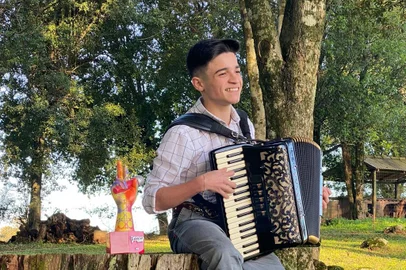 Lançamento da revista MChic tem como atração principal o cantor Thomas Machado, vencedor do The Voice Kids 2017<!-- NICAID(15262673) -->