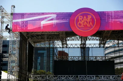 PORTO ALEGRE, RS, BRASIL - 2022.10.13 - Últimos preparativos para o Rap In Cena no Parque Harmonia. (Foto: André Ávila/ Agência RBS)<!-- NICAID(15234888) -->