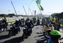 VÍDEO: Jair Bolsonaro participa de motociata em Porto Alegre