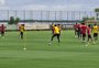 Na espera por reforços, Inter treina para enfrentar o Aimoré