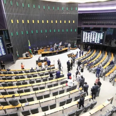 Deputados e senadores reunidos no plenário da Câmara nesta quarta.<!-- NICAID(15938323) -->