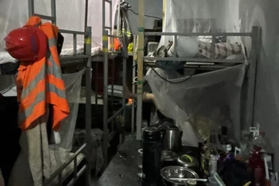 Condições consideradas precárias pelo Ministério Público do Trabalho da Bahia em alojamento de trabalhadores de fábrica da BYD em Camaçari, na Bahia.<!-- NICAID(15941992) -->