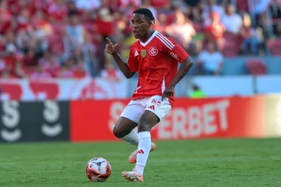 O volante ganês Benjamin em jogo do Inter contra o Novo Hamburgo pelo Gauchão<!-- NICAID(16202816) -->