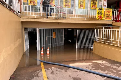 Negócios impactos pela chuva na Cidade Baixa, em Porto Alegre<!-- NICAID(15652679) -->