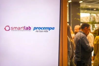 A Procempa inaugurou o SmartLab, laboratório de inovação instalado no Centro Administrativo da Prefeitura, com o objetivo de aproximar a tecnologia dos problemas reais enfrentados pelos cidadãos.<!-- NICAID(16118162) -->