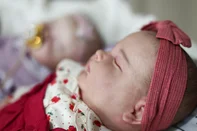 Alvorada, RS, BrasilJhosi Silva produz bonecas Baby Reborn na garagem de sua casa em Alvorada, RS. As bonecas chegam desmontadas e ela dá o acabamento de cor em cada uma. Os preços são a partir de 1500 reais. A tendência dos bebês reborn ganhou vizibilidade nas redes socias onde jhosi realiza até "partos" das bonecas para vídeos de divulgação de seu trabalho.<!-- NICAID(16042355) -->