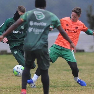 CAXAIS DO SUL, RS, BRASIL (08/06/2021)CT do Juventude para treino do time de Aspirantes que vai disputar o Brasileirão a partir dessa semana.  (Antonio Valiente/Agência RBS)Indexador: AVS                             <!-- NICAID(14803697) -->