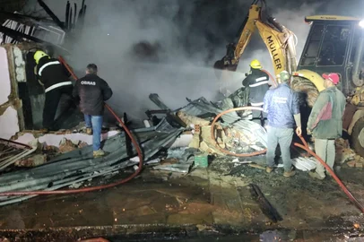 Incêndio destrói casa no centro de Esmeralda.<!-- NICAID(16288138) -->
