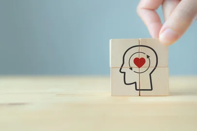 Empathy concept. The power of emotional intelligent, soft skill development. Empathy in the workplace, good leaders and managers to help company persevere through challenging time, favorable situationFonte: 566154533<!-- NICAID(15490519) -->