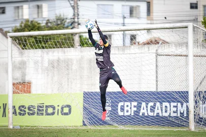 Luiz Turatto, goleiro do Juventude<!-- NICAID(16081517) -->