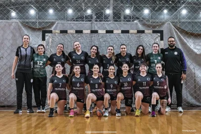 A segunda fase do campeonato estadual de Handebol feminino da categoria Juvenil acontece neste final de semana. Os jogos serão realizados nesta sexta-feira (1º) e sábado (2), no CEI, em Novo Hamburgo. A Apahand estará no evento. <!-- NICAID(15905035) -->