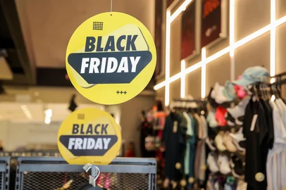 Neimar De Cesero / Agencia RBS CAXIAS DO SUL, RS, BRASIL, 14/11/2025. Como os pequenos e médios lojistas de Caxias se preparam para competir com as gigantes do varejo na Black Friday. Gilmar Dal Pizzol, proprietário do Grupo Brisa (Neimar De Cesero/Agência RBS)Indexador: Neimar De Cesero<!-- NICAID(16167713) -->