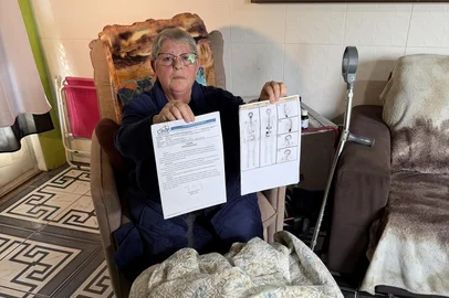 FRONTEIRA OESTE (18/09/2026) - Mais de 60 ações judiciais são analisadas no inquérito da Operação Placebo, da Polícia Civil do Rio Grande do Sul, que investiga um grupo suspeito de fornecer medicamentos falsos, pagos com recursos públicos, para o tratamento de pacientes com câncer na Fronteira Oeste. Dentre as possíveis vítimas, está Mara Rodrigues, de Santana do Livramento.<!-- NICAID(16369096) -->