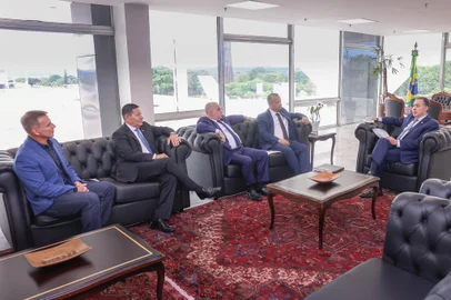 Ministro Luís Roberto Barroso recebe senadores Izalci Lucas, Rogério Marinho, Hamilton Mourão e Márcio Bittar - 24/01/2024Foto: Antonio Augusto/SCO/STF<!-- NICAID(15659361) -->