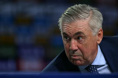 Brazil's football team new head coach, Italian Carlo Ancelotti, gestures during his official presentation at a hotel in Barra da Tijuca neighbourhood, Rio de Janeiro, Brazil, on May 26, 2025. (Photo by Mauro PIMENTEL / AFP)Editoria: SPOLocal: Rio de JaneiroIndexador: MAURO PIMENTELSecao: soccerFonte: AFPFotógrafo: STF<!-- NICAID(16046149) -->