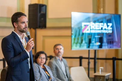 Eduardo Leite anuncia Refaz reconstrução, para negociar dívidas do ICMS.<!-- NICAID(15998025) -->