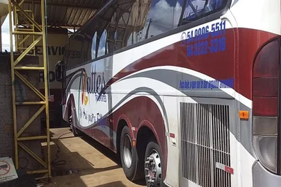 Ônibus que leva os trabalhadores resgatados em situação de trabalho análogo à escravidão, em Bento Gonçalves, para a Bahia.<!-- NICAID(15360635) -->