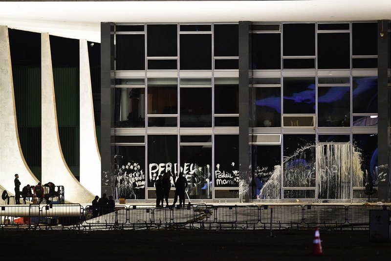 Paint and graffiti damage caused at the Supreme Court by supporters of former Brazilian President Jair Bolsonaro, in Brasilia on January 8, 2023. - Brazilian security forces locked down the area around Congress, the presidential palace and the Supreme Court Monday, a day after supporters of ex-president Jair Bolsonaro stormed the seat of power in riots that triggered an international outcry. (Photo by CARL DE SOUZA / AFP)<!-- NICAID(15315665) -->