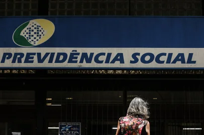PORTO ALEGRE, RS, BRASIL - 15/01/2020Fachada do prédio da Previdência Social do Centro de Porto Alegre<!-- NICAID(14387973) -->