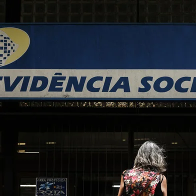 PORTO ALEGRE, RS, BRASIL - 15/01/2020Fachada do prédio da Previdência Social do Centro de Porto Alegre<!-- NICAID(14387973) -->