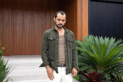 Eduardo Sterblitch em Os Outros <!-- NICAID(15836489) -->