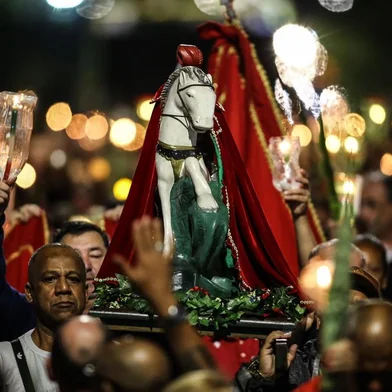 PORTO ALEGRE, RS, BRASIL - 2023.04.22 - Milhares de fiéis participam da Procissão Luminosa, em Porto Alegre, na paróquia de São Jorge. *FOTOS EM BAIXA (Foto: ANDRÉ ÁVILA/ Agência RBS)<!-- NICAID(15410025) -->