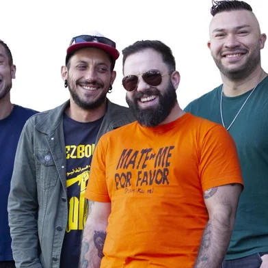 Show com a banda caxiense Hillbillies, comemorando 24 anos de história, no Stage Music Bar, nesta sexta-feira (19). O bar abre às 21h.<!-- NICAID(15430555) -->